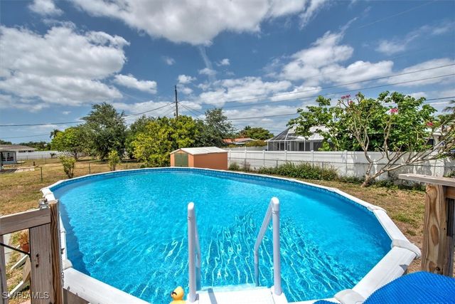 725 Sesame CT, Cape Coral, FL 33904