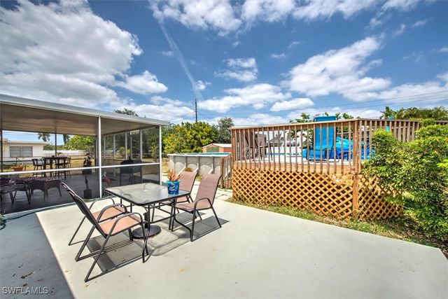 725 Sesame CT, Cape Coral, FL 33904