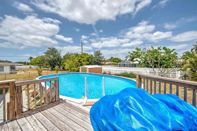 725 Sesame CT, Cape Coral, FL 33904