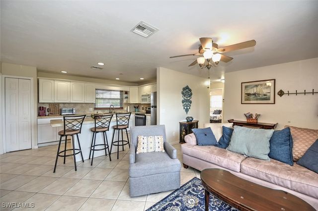 725 Sesame CT, Cape Coral, FL 33904