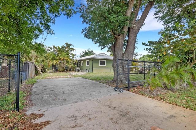 8091 San Carlos BLVD, Fort Myers, FL 33967