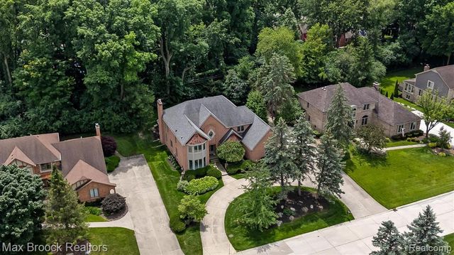 3015 Woodcreek Way, Bloomfield Hills, MI 48304