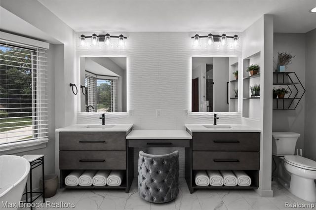 3015 Woodcreek Way, Bloomfield Hills, MI 48304