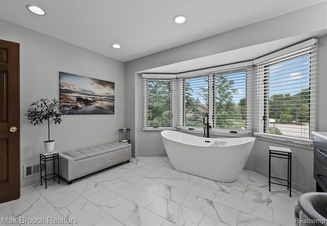 3015 Woodcreek Way, Bloomfield Hills, MI 48304