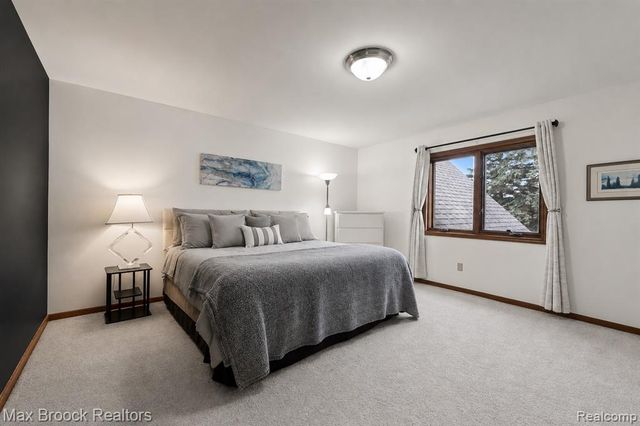 3015 Woodcreek Way, Bloomfield Hills, MI 48304