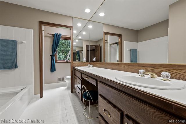 3015 Woodcreek Way, Bloomfield Hills, MI 48304