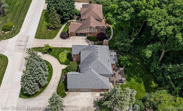 3015 Woodcreek Way, Bloomfield Hills, MI 48304