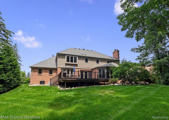 3015 Woodcreek Way, Bloomfield Hills, MI 48304