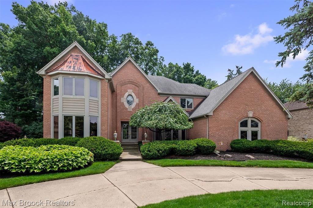 3015 Woodcreek Way, Bloomfield Hills, MI 48304