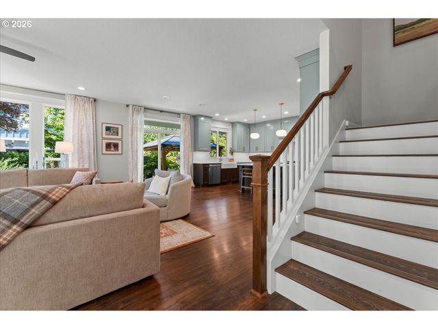 2136 5TH Ave, West Linn, OR 97068
