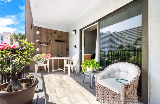 3250 NE 12th Street 1, Pompano Beach, FL 33062