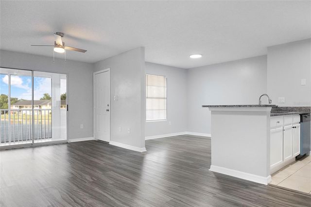 214 LAKE PARSONS GRN 206, Brandon, FL 33511