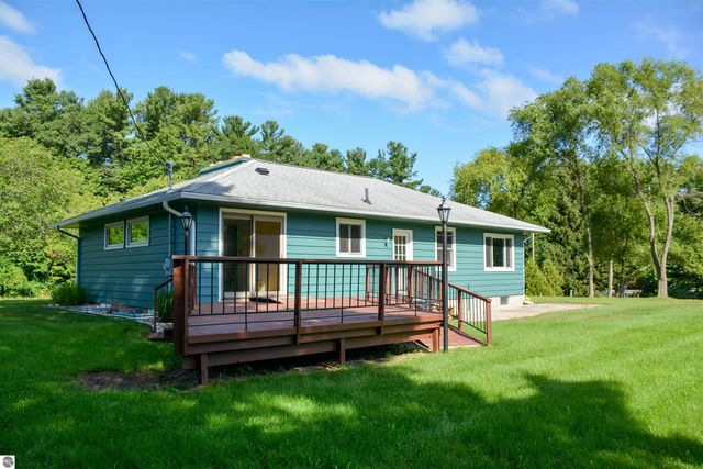 1330 N Orchard Drive, Traverse City, MI 49686