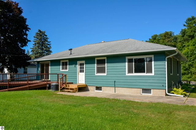 1330 N Orchard Drive, Traverse City, MI 49686