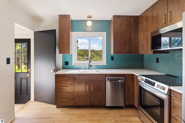 1330 N Orchard Drive, Traverse City, MI 49686