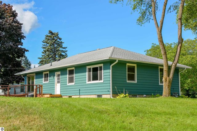 1330 N Orchard Drive, Traverse City, MI 49686