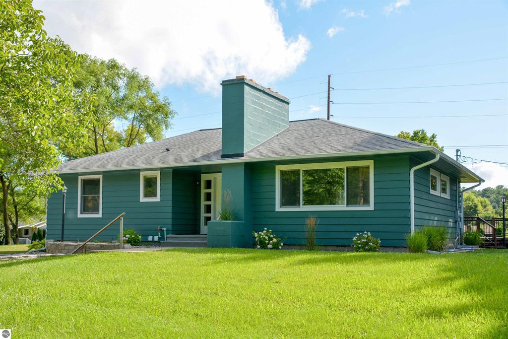 1330 N Orchard Drive, Traverse City, MI 49686