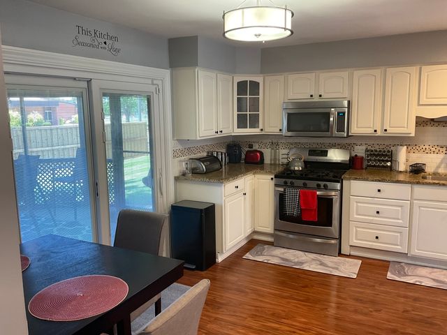 246 S Ingleside Avenue, Glenwood, IL 60425