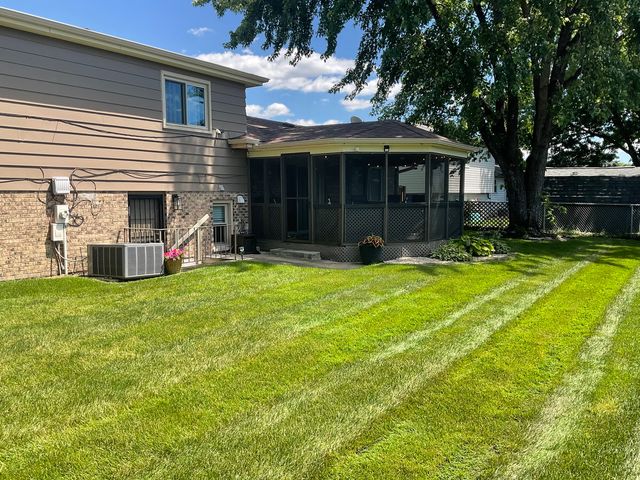 246 S Ingleside Avenue, Glenwood, IL 60425