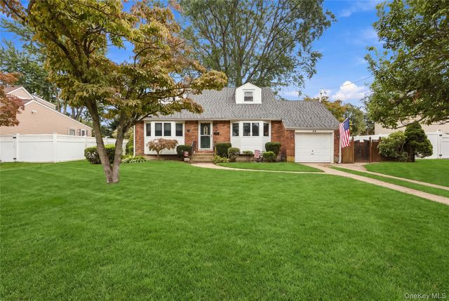 44 Dulittle Street, North Babylon, NY 11703