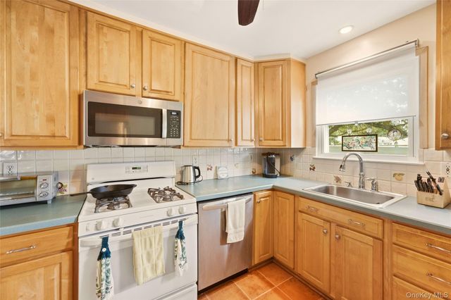 44 Dulittle Street, North Babylon, NY 11703