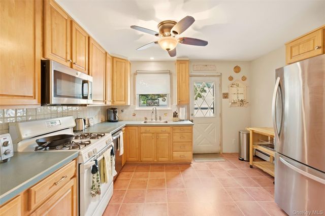 44 Dulittle Street, North Babylon, NY 11703