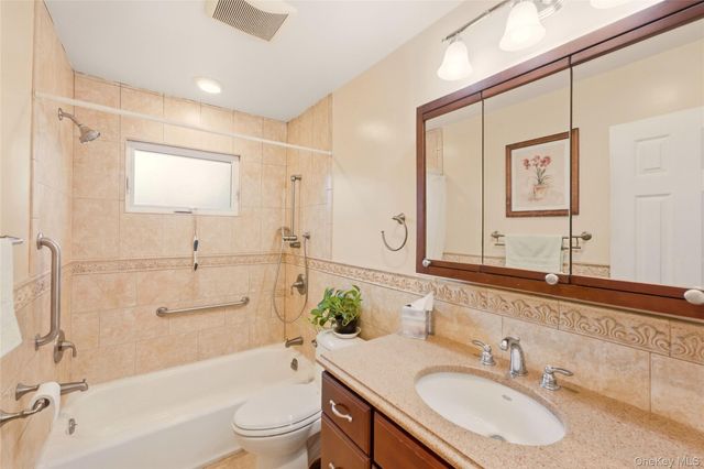 44 Dulittle Street, North Babylon, NY 11703
