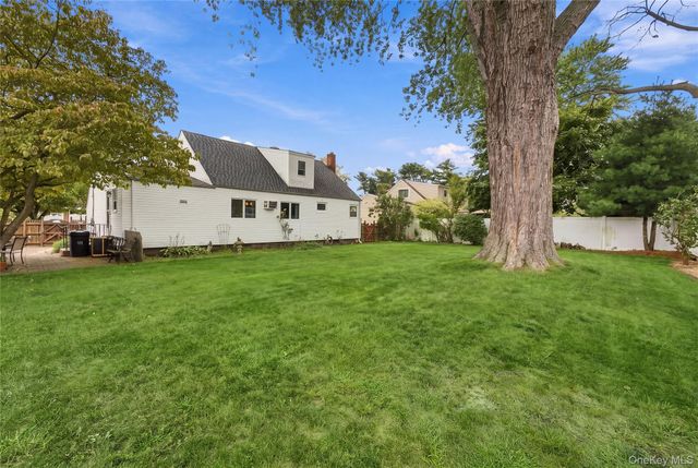 44 Dulittle Street, North Babylon, NY 11703
