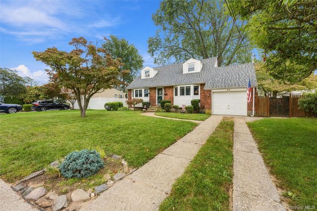 44 Dulittle Street, North Babylon, NY 11703