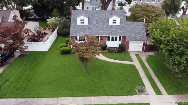 44 Dulittle Street, North Babylon, NY 11703