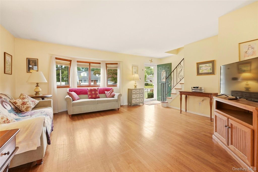 44 Dulittle Street, North Babylon, NY 11703 — photo 5