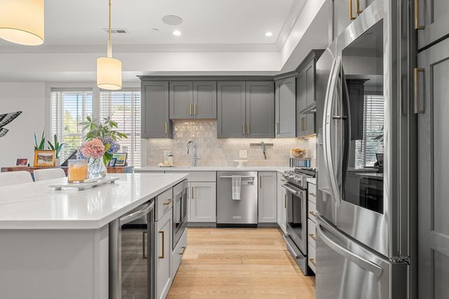 251 Minot St 6, Boston, MA 02124