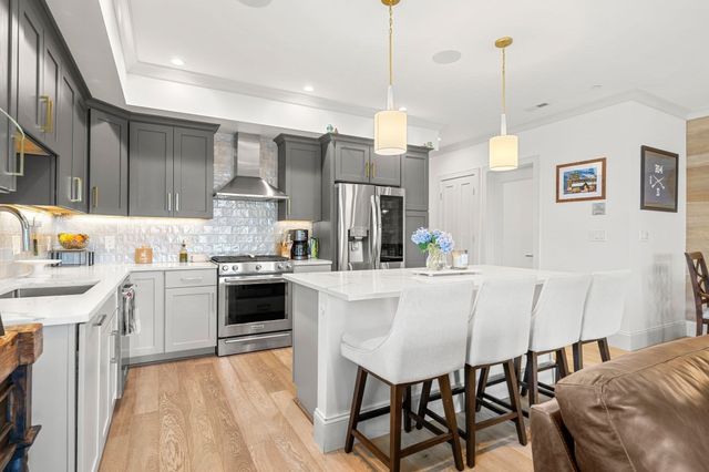 251 Minot St 6, Boston, MA 02124