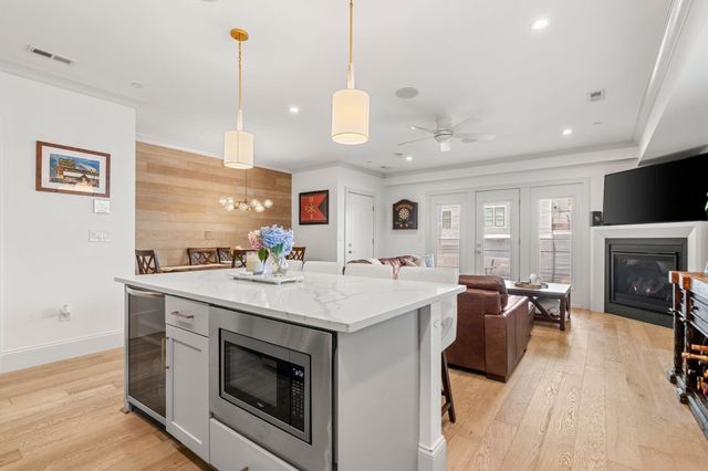 251 Minot St 6, Boston, MA 02124