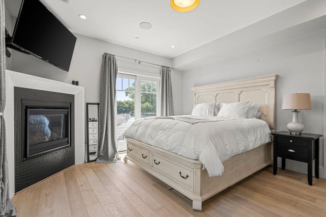 251 Minot St 6, Boston, MA 02124