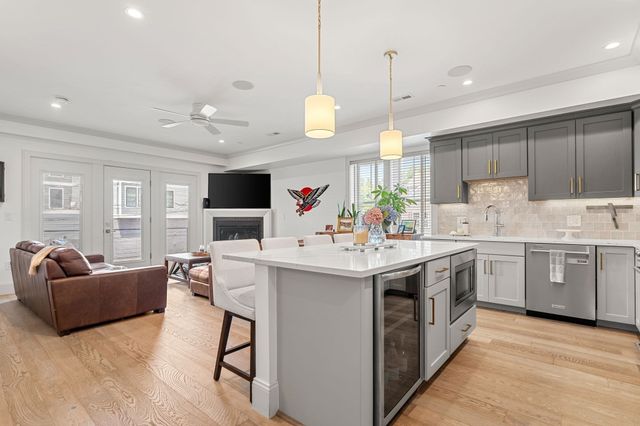 251 Minot St 6, Boston, MA 02124