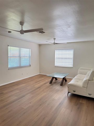3218 68TH AVENUE N, St Petersburg, FL 33702