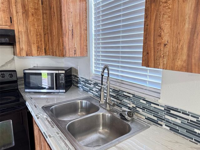 3218 68TH AVENUE N, St Petersburg, FL 33702
