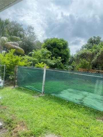 3218 68TH AVENUE N, St Petersburg, FL 33702