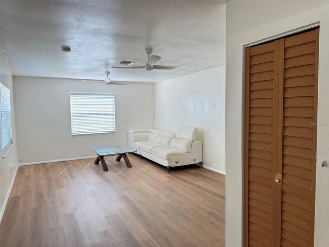 3218 68TH AVENUE N, St Petersburg, FL 33702