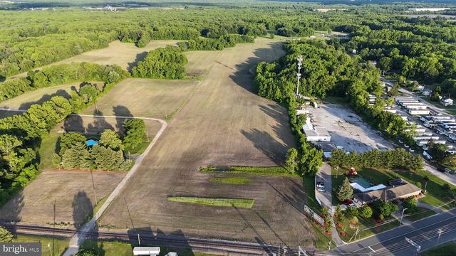 305 N VIRGINIA AVE, Carneys Point, NJ 08069