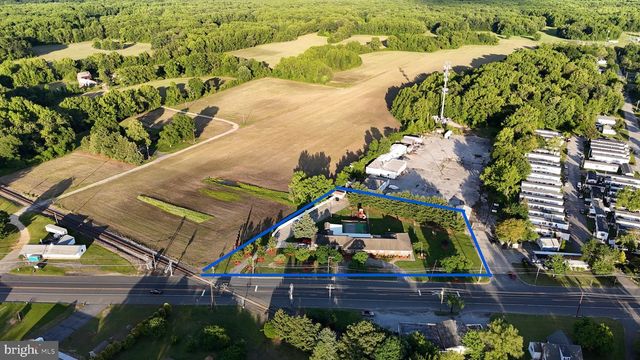 305 N VIRGINIA AVE, Carneys Point, NJ 08069