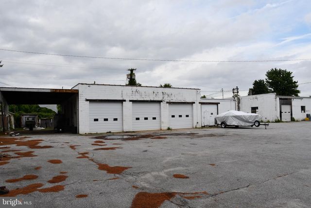 305 N VIRGINIA AVE, Carneys Point, NJ 08069