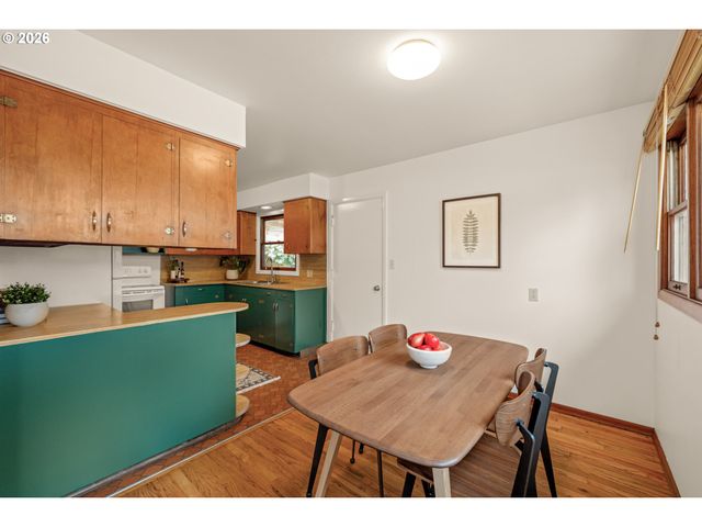 7825 Se SHERMAN St, Portland, OR 97215