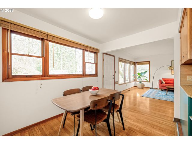 7825 Se SHERMAN St, Portland, OR 97215