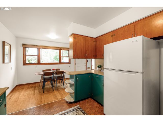 7825 Se SHERMAN St, Portland, OR 97215