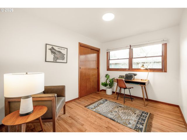 7825 Se SHERMAN St, Portland, OR 97215