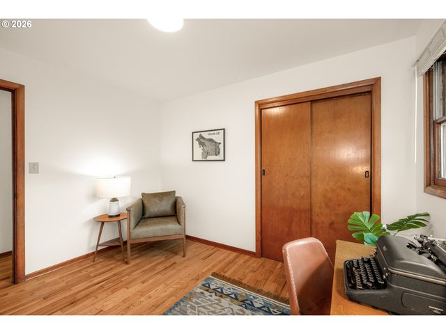 7825 Se SHERMAN St, Portland, OR 97215