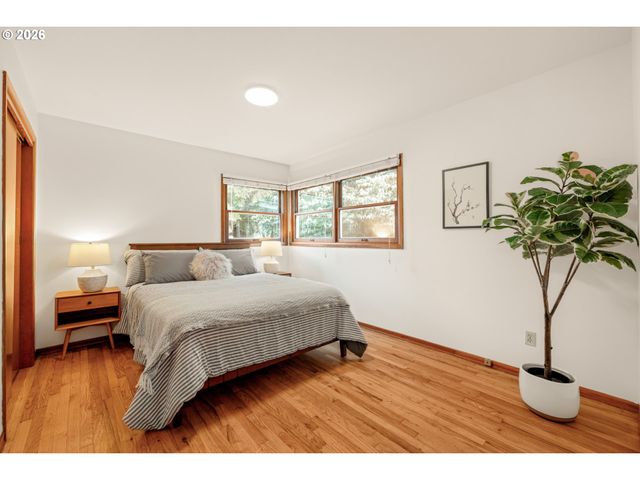 7825 Se SHERMAN St, Portland, OR 97215