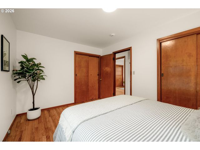 7825 Se SHERMAN St, Portland, OR 97215